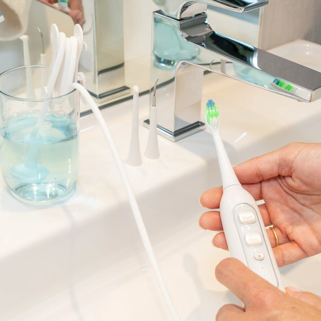 Brosse à dents électrique 3-en-1 : brossage, jet interdentaire, détartrage